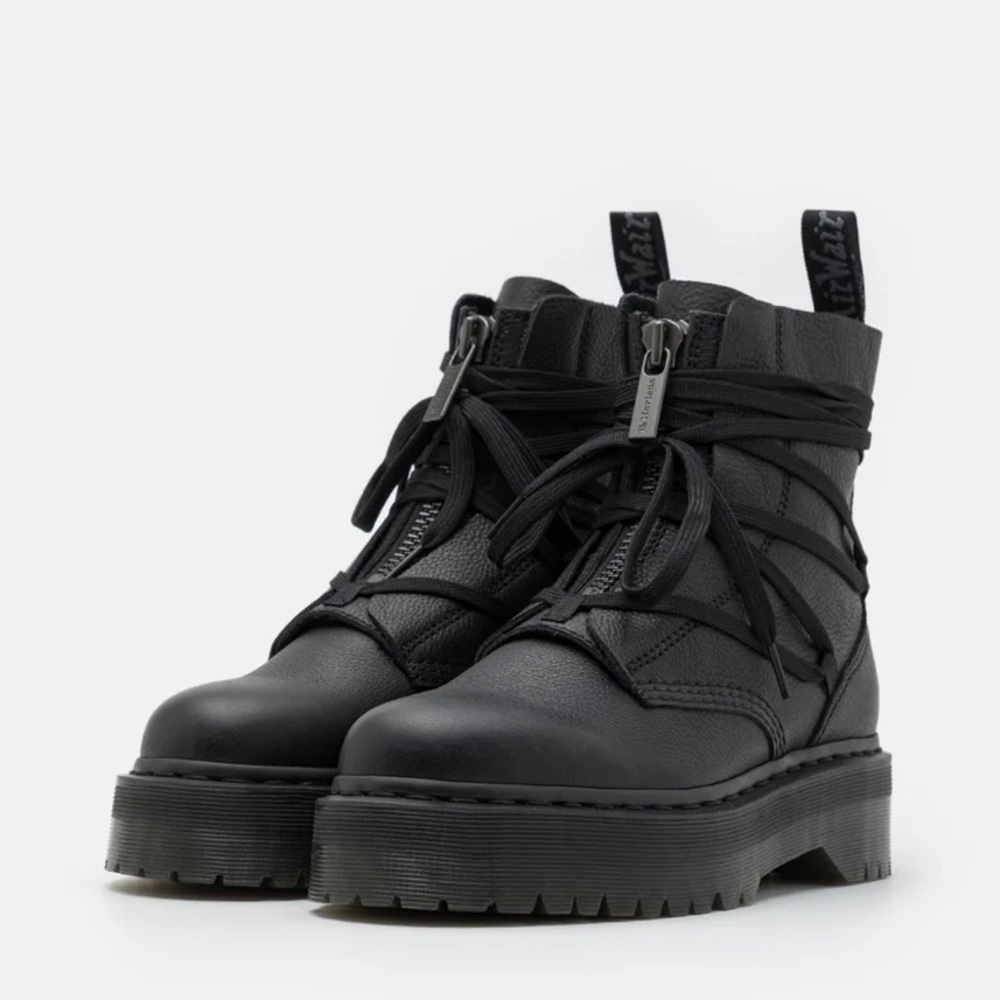 Dr. Martens Jarrick II lacked leather platforms